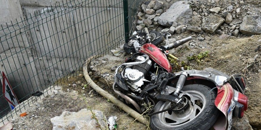 Motosiklet tıra çarptı: 1 ölü