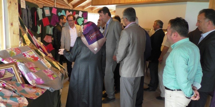 Beyşehir’de kursiyerler el emeklerini sergiledi
