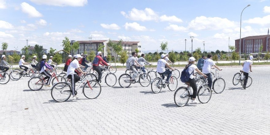 KMÜ’de öğrenciler hem eğlendi hem de spor yaptı