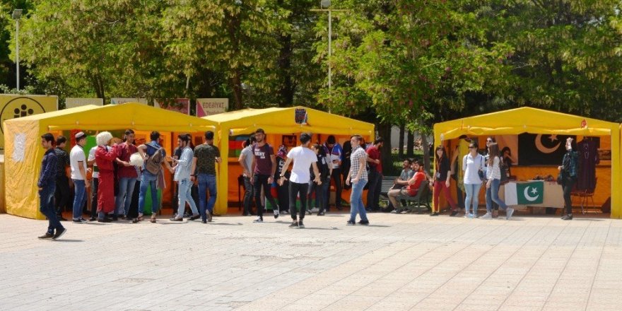 Yabancı öğrenciler ülkelerini tanıttı