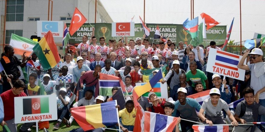 Konya’daki uluslararası futbol turnuvasında dostluk kazandı