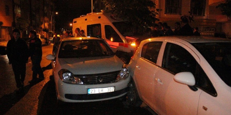 Elazığ’da ambulans ile otomobil çarpıştı: 2 yaralı