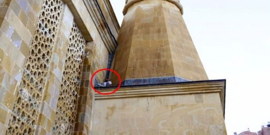 Hırsız minarede mahsur kaldı!