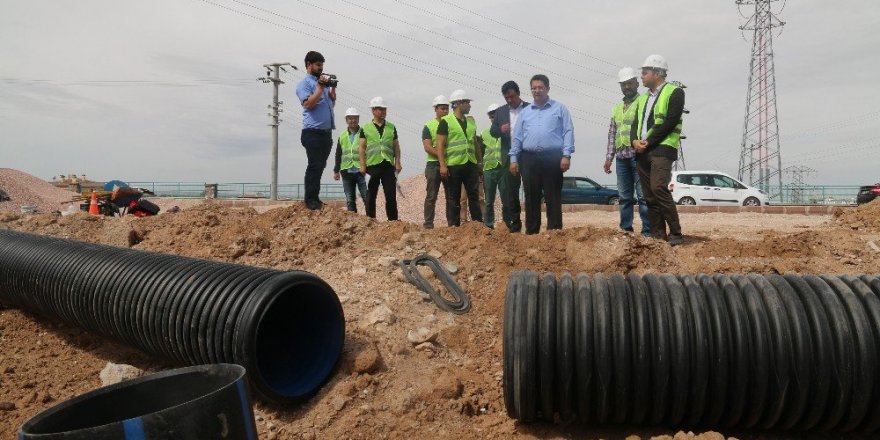 Aksaray’da yağmur suyu hattı döşeniyor