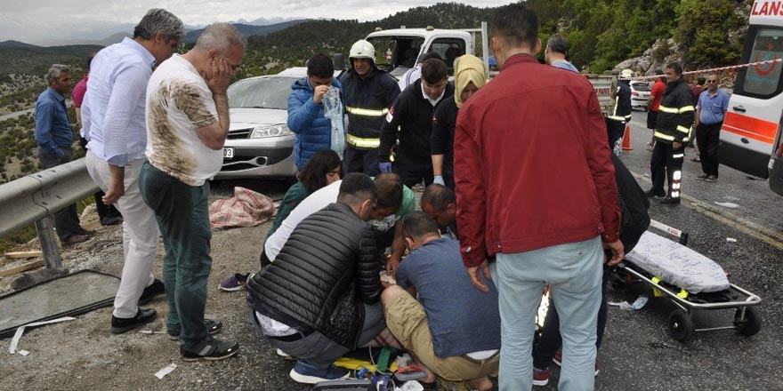 Tatil yolunda kaza geçirdiler: 2 ölü, 3 yaralı