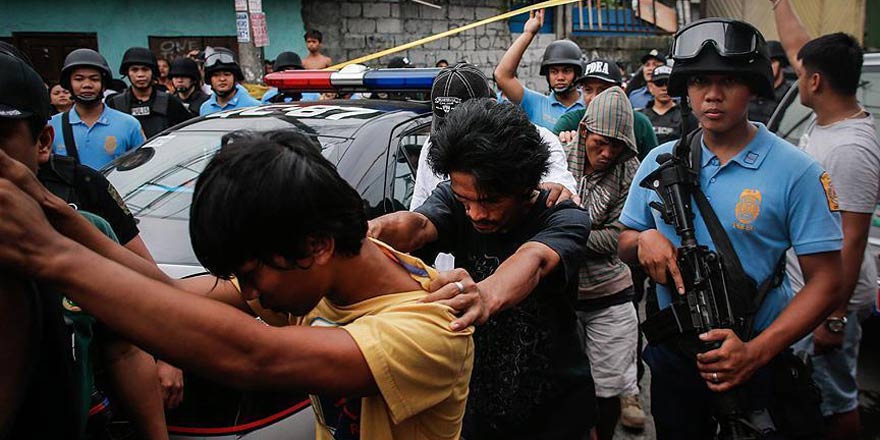 Filipinlerde 74 bin uyuşturucu şüphelisi göz altına alındı