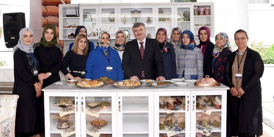 Başkan Akyürek KOMEK mutfağına konuk oldu