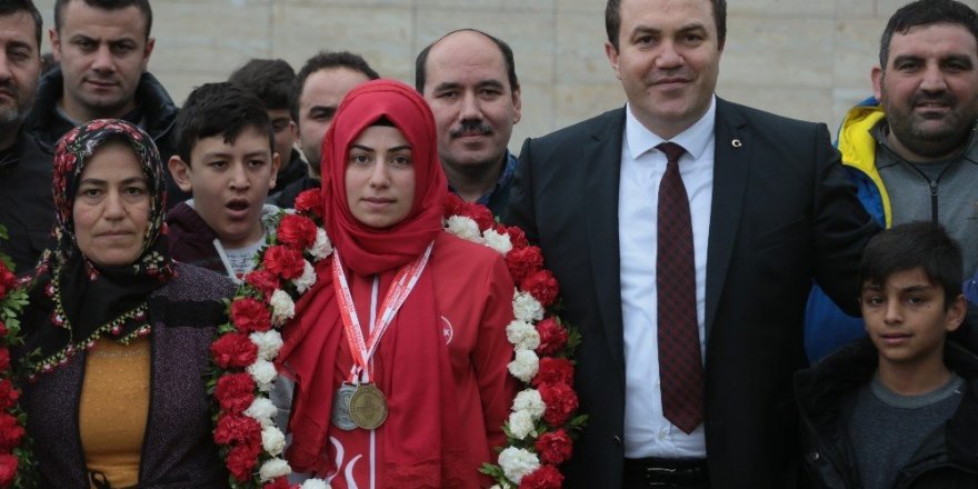 Avrupa Bilek Şampiyonu Yeter Bağ’a törenli karşılama