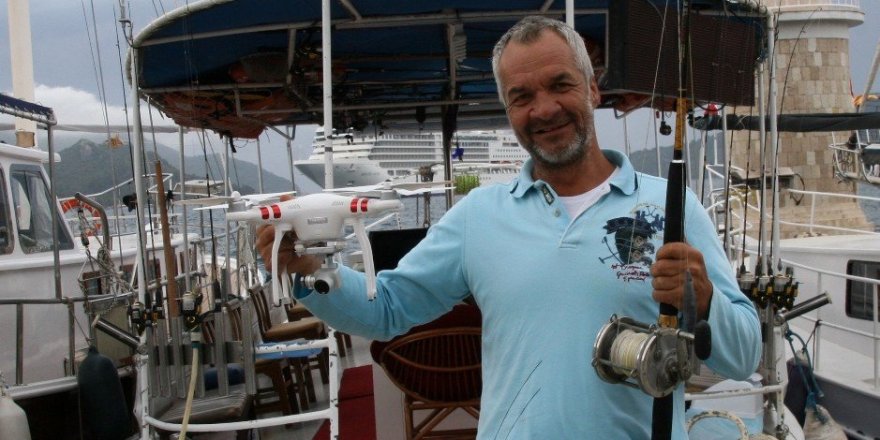 Drone’la balık avlıyor
