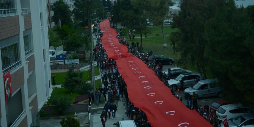 Samsun'da 1919 metre Türk bayrağı açıldı