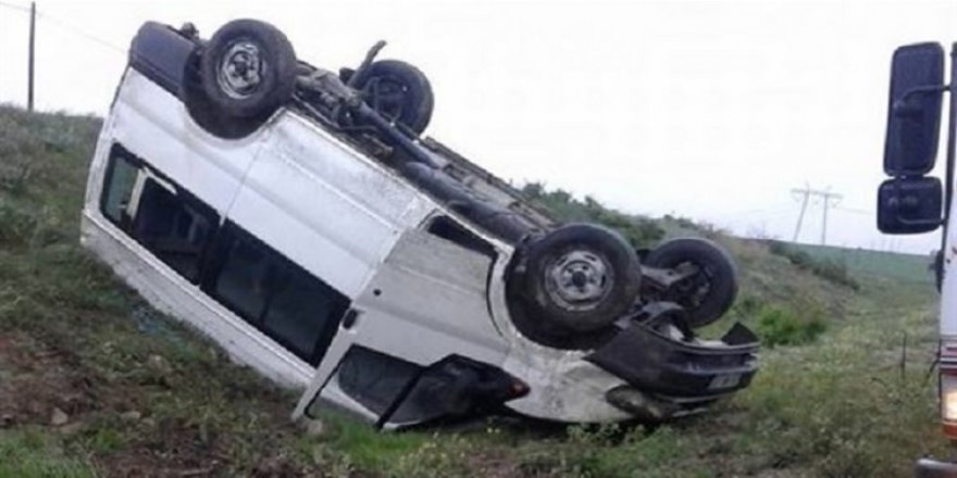 Kur'an kursu öğrencilerini taşıyan araç devrildi