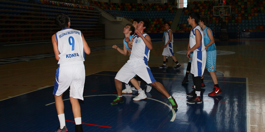 Selçuklu Belediyespor U14 basketbol takımı yarı finallerde