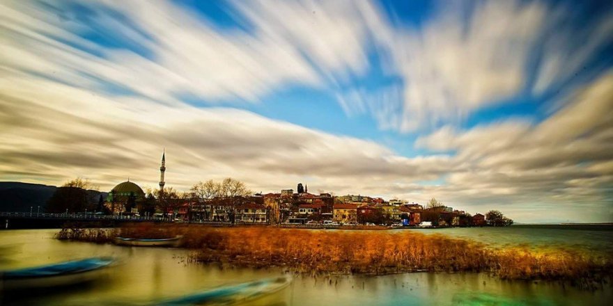 Güneş ve suyun kucaklaştığı yer Gölyazı