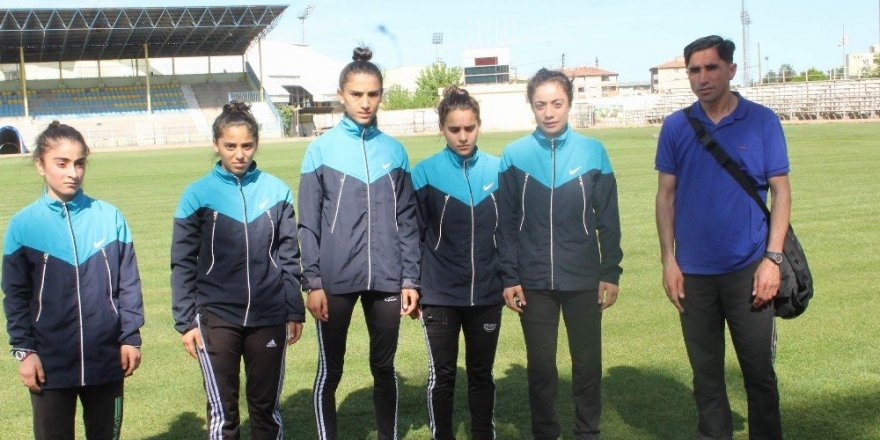 Kadın sporcuların azmi parasızlığı yendi