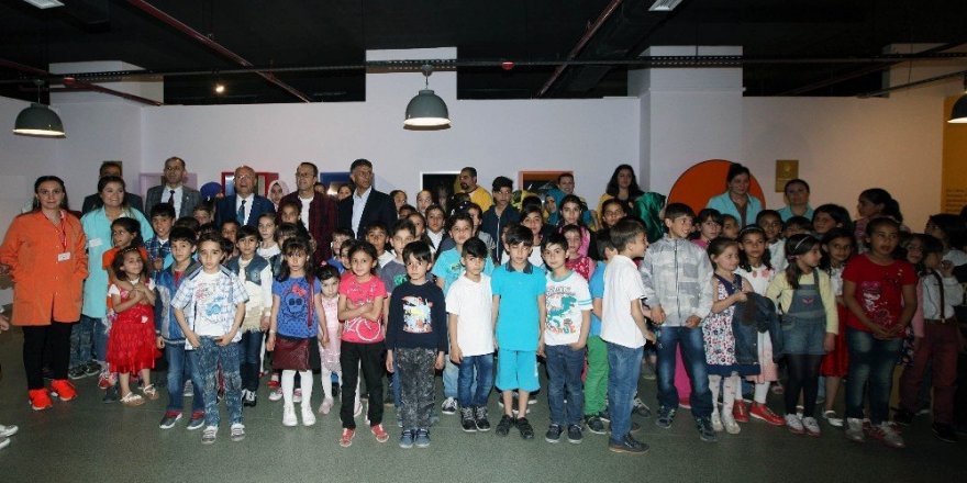 Mülteci çocukların müze heyecanı