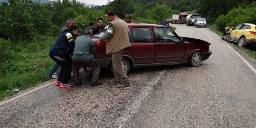 Bilecik’te otomobiller çarpıştı: 2 yaralı
