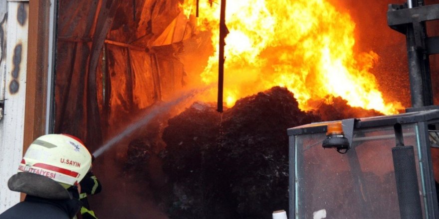 Gebze’de plastik geri dönüşüm fabrikasında yangın