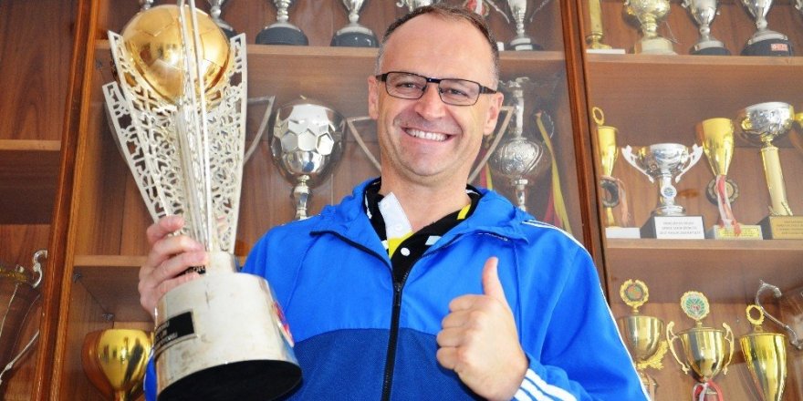 Süper Lig kupası onun ellerinde yükseldi