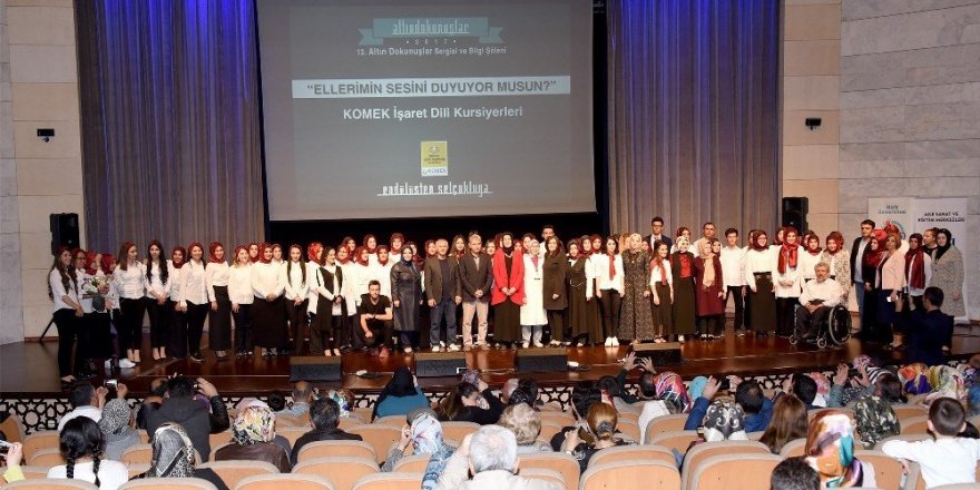İşaret dili kursiyerlerinden anlamlı program
