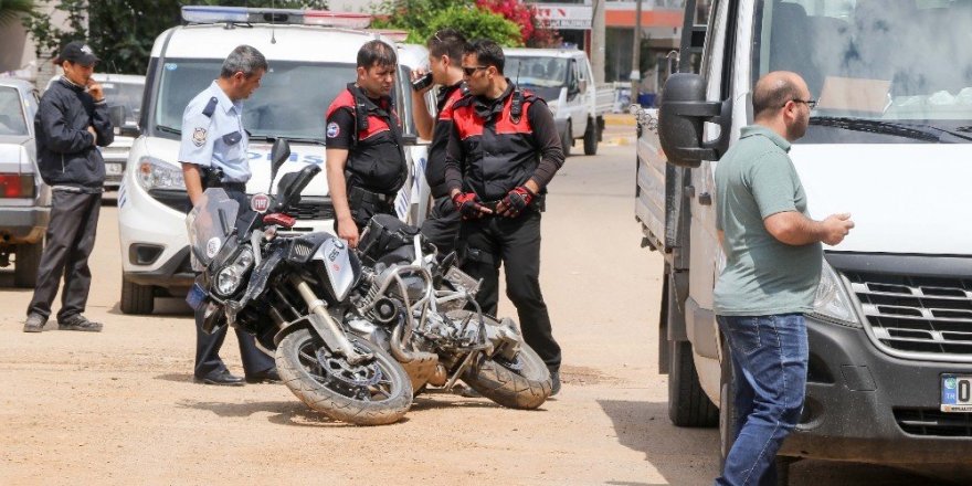 Kamyonetle çarpışan iki yunus polisi yaralandı
