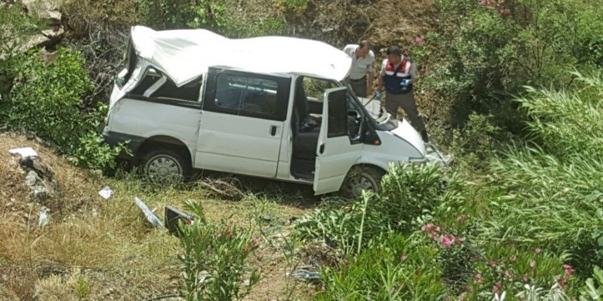 Nazilli’de işçi servisi köprüden uçtu: 9 yaralı