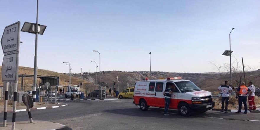 Katil İsrail askerleri Filistinli genci vurdu