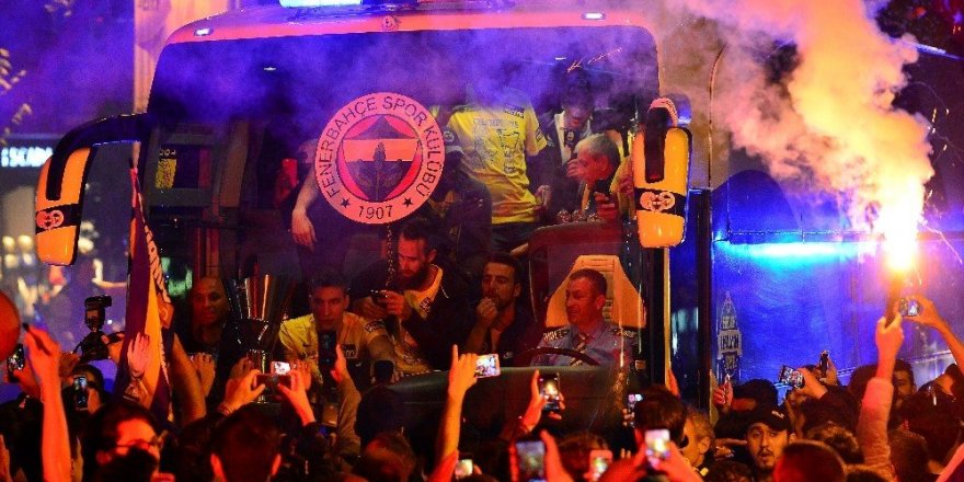 Fenerbahçe’de coşkulu kutlama