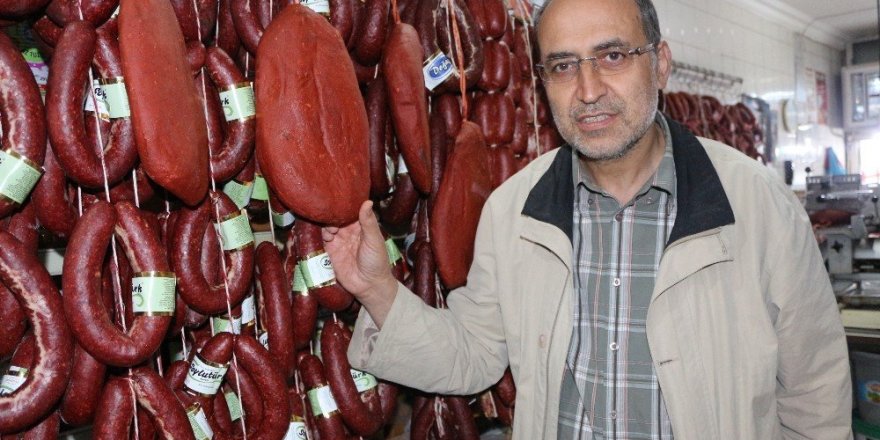 Ramazan sofralarının vazgeçilmezleri tezgahları süslüyor