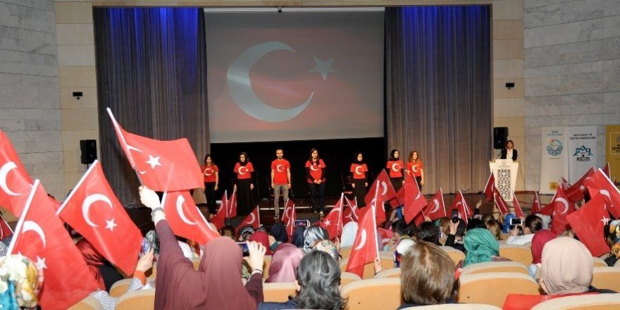 KOMEK Kursiyerleri 15 Temmuz Şehitlerini andı