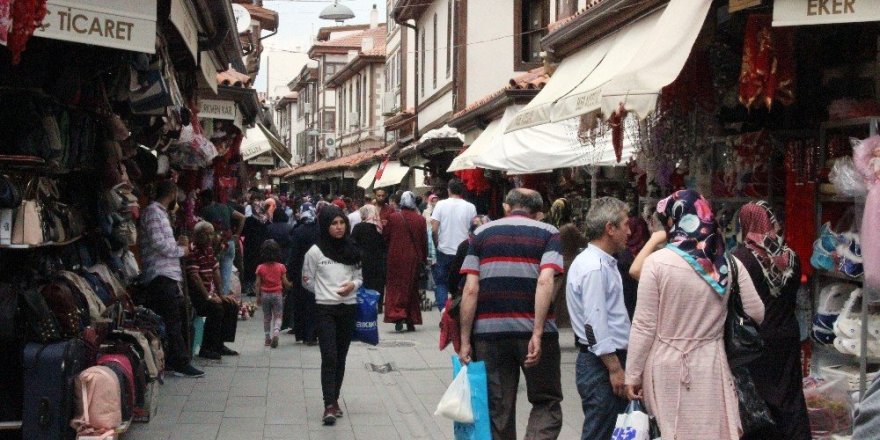 Tarihi Bedesten Çarşısında bayram hareketliliği