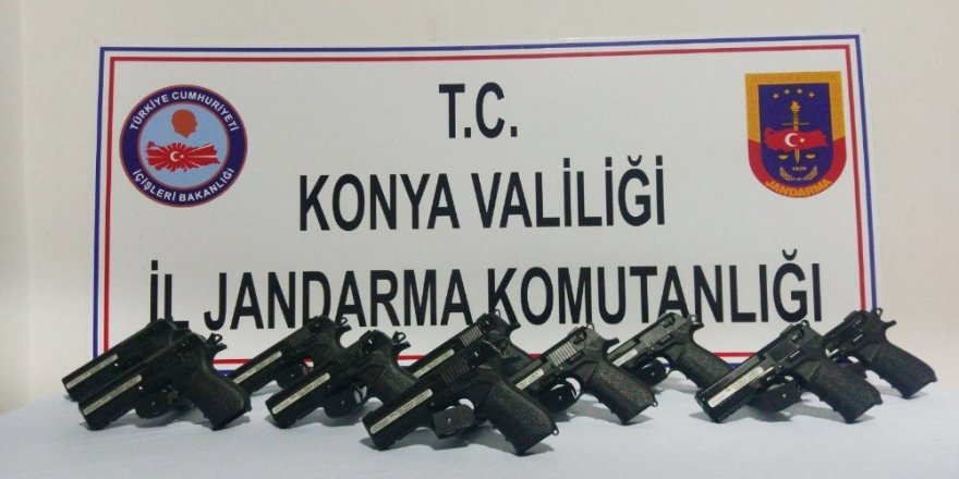 Konya’da kurusıkıdan gerçeğe dönüştürülen 10 tabanca ele geçirildi