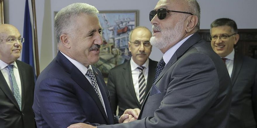 Ege'de Türk bayraklı yolcu gemilerinin seferleri devam edecek