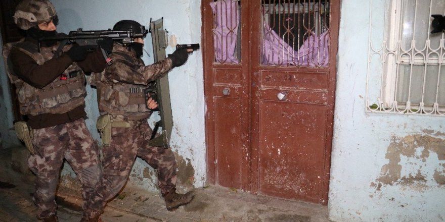 Adana’da DEAŞ operasyonu: 12 Suriyeliye gözaltı