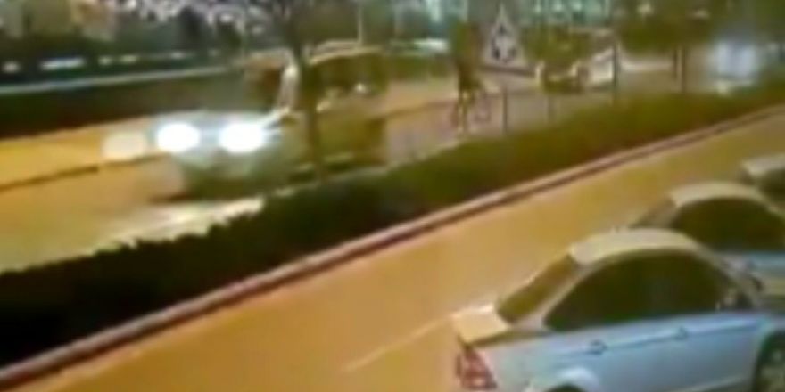 Konya'da otomobilin çarptığı genç kız ağır yaralandı! İşte kaza anı