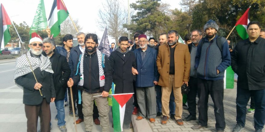 İstanbul'dan Kudüs'e yürüyor
