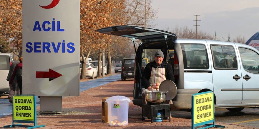 Bir bardak çorbayla "gönülleri" ısıtıyor
