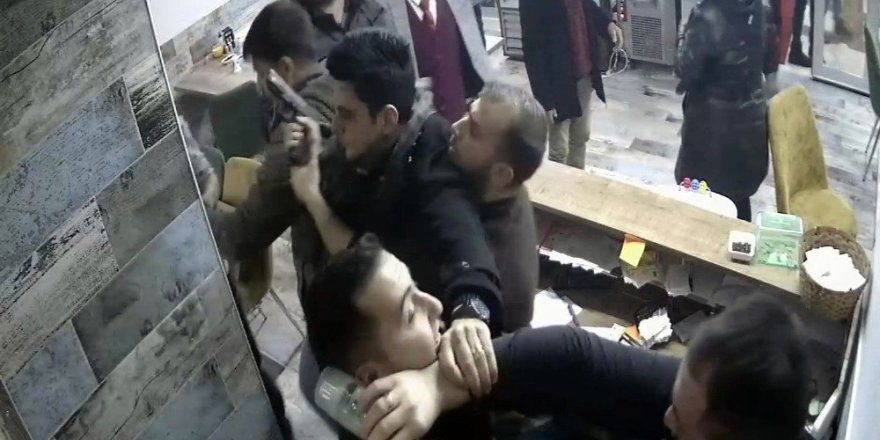 Kokoreççide garsonun tokatlanması olayında iki polis açığa alındı