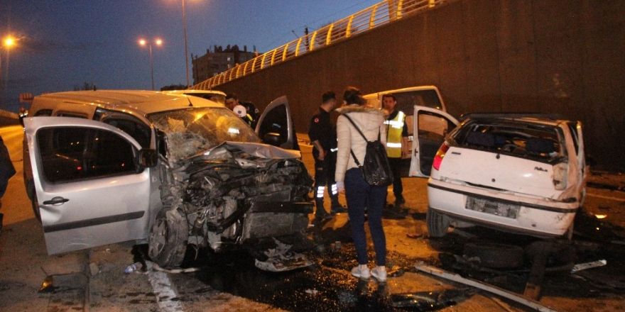 Konya’da zincirleme kaza: 3’ü polis 7 yaralı