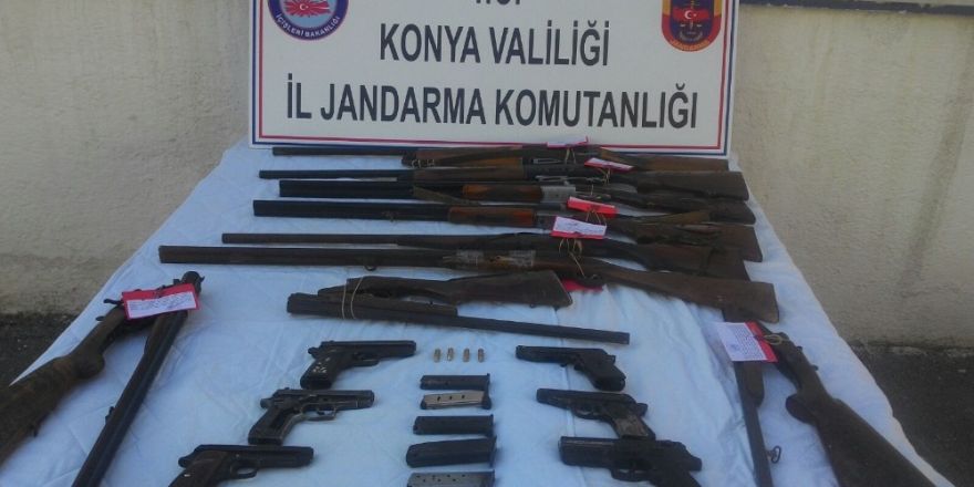 Konya'da Jandarma'dan operasyon! 9 tüfek, 6 tabanca buldu