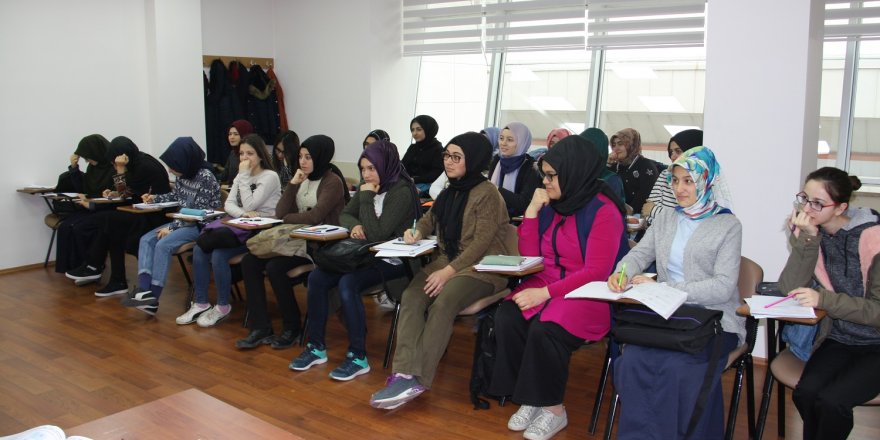 Celaleddin Karatay Gençlik Merkezi öğrencilerden ilgi görüyor