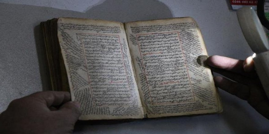 Eskiciden aldığı el yazması kitaba büyük ilgi