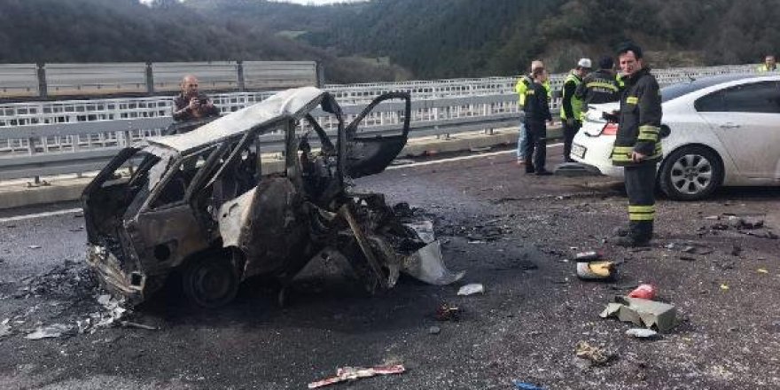 Bursa’da otomobiller çarpıştı, 2 kişi yanarak öldü