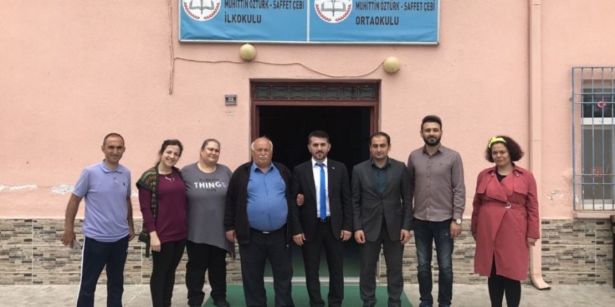 Siyahla beyazın ahenkli uyumu, muhteşem lezzet dondurmalı turta Siyahla beyazın ahenkli uyumu, muhteşem lezzet dondurmalı turta