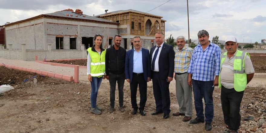 Başkan Çelikcan, kına konağı ve park inşaatını gezdi