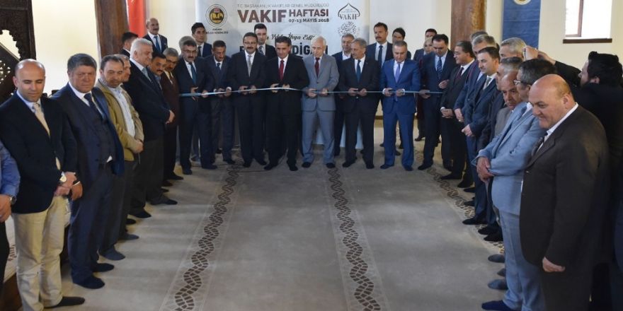Restore edilen Ahi Evran Camii törenle açıldı