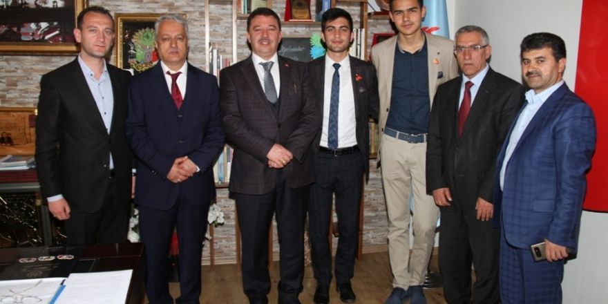 Kur’ân bülbüllerinden Müdür Yıldız’a ziyaret