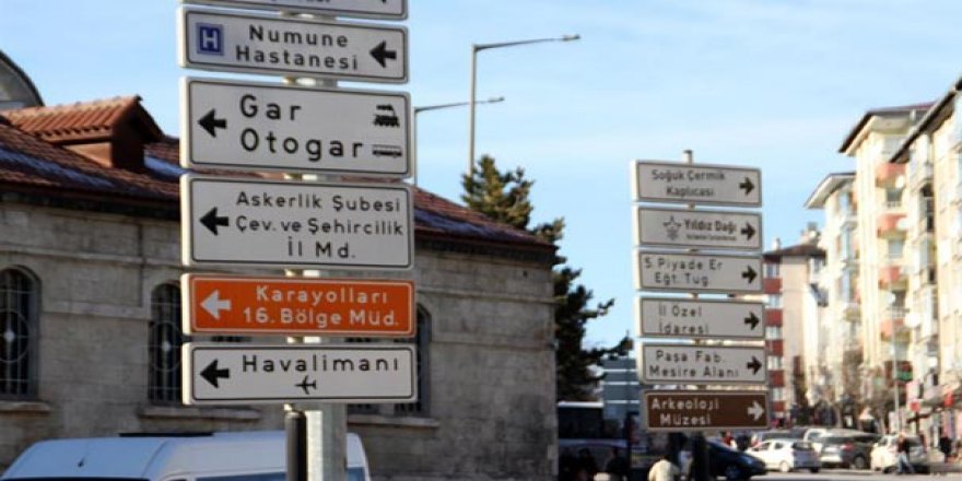 Tabelalara ve yön levhalarına yeni düzen!