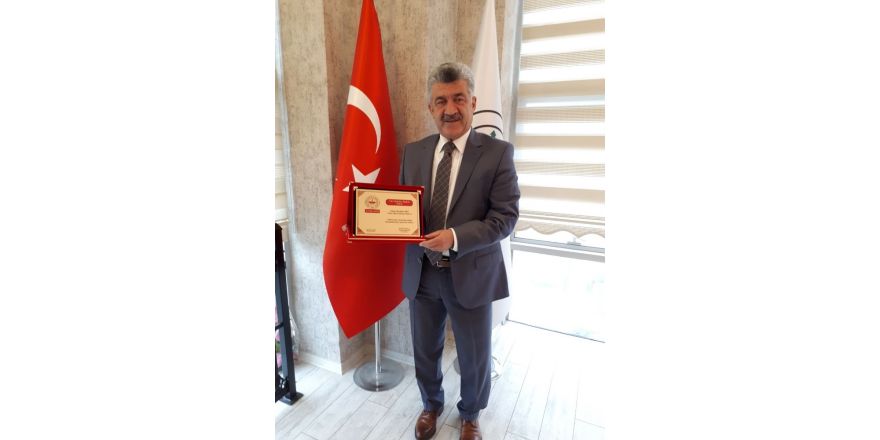 Başkan Yiğit’e yılın belediye başkanı ödülü