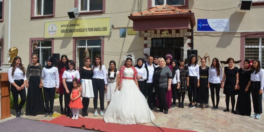 Yılsonu Defilesi Göz Kamaştırdı