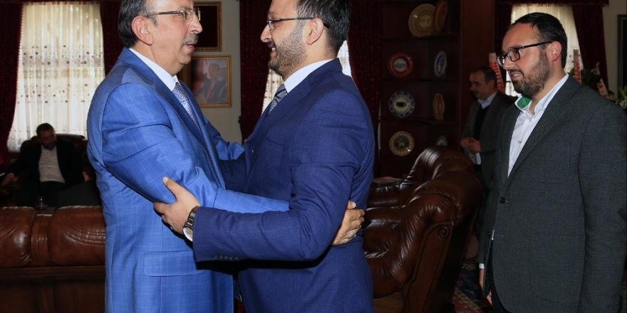 AK Parti heyeti Belediye Başkanı Seçen’e hayırlı olsun ziyaretinde bulundu